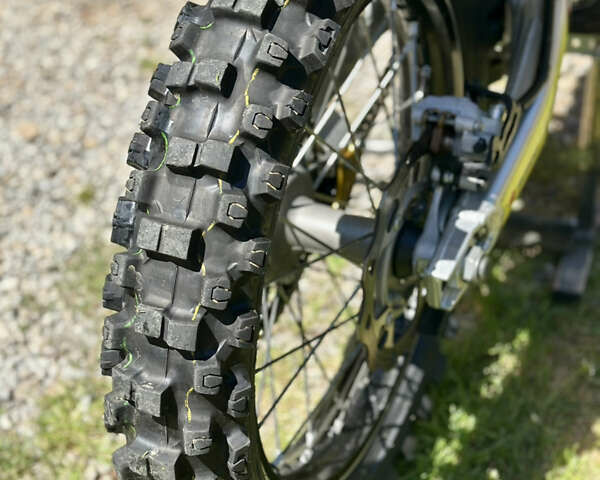 Желтый Сузуки RM-Z 450, объемом двигателя 0.45 л и пробегом 1 тыс. км за 5500 $, фото 17 на Automoto.ua