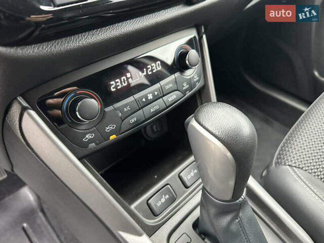 Красный Сузуки S-Cross, объемом двигателя 1.37 л и пробегом 19 тыс. км за 23999 $, фото 39 на Automoto.ua