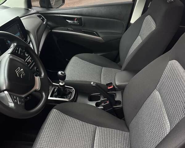 Сузуки S-Cross 2024 в Нежине на Automoto.ua Красный Сузуки S-Cross, объемом двигателя 1.37 л и пробегом 2 тыс. км за 18000 $, фото 15 на Automoto.ua