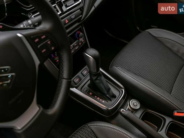 Красный Сузуки S-Cross, объемом двигателя 1.37 л и пробегом 19 тыс. км за 25054 $, фото 13 на Automoto.ua