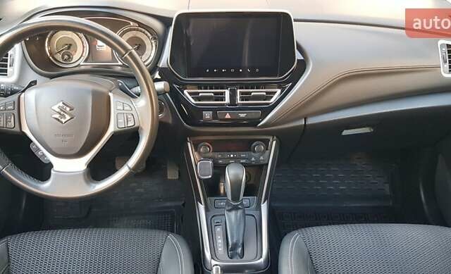 Серый Сузуки S-Cross, объемом двигателя 1.37 л и пробегом 40 тыс. км за 25500 $, фото 9 на Automoto.ua