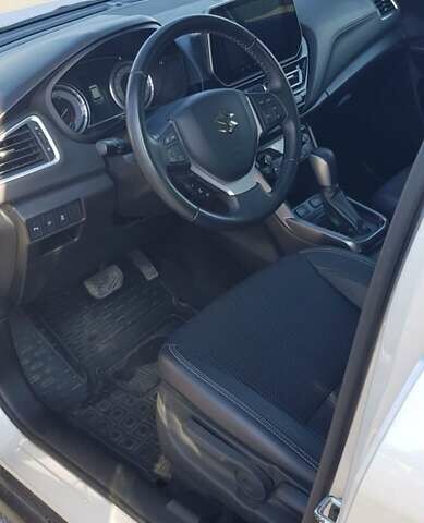 Серый Сузуки S-Cross, объемом двигателя 1.37 л и пробегом 40 тыс. км за 25500 $, фото 3 на Automoto.ua