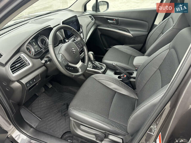 Серый Сузуки S-Cross, объемом двигателя 1.37 л и пробегом 20 тыс. км за 23900 $, фото 29 на Automoto.ua