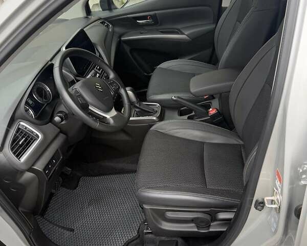 Сірий Сузукі S-Cross, об'ємом двигуна 1.37 л та пробігом 3 тис. км за 25999 $, фото 4 на Automoto.ua