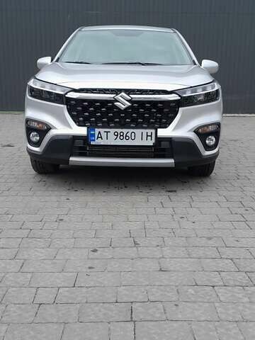 Сузуки S-Cross 2024 в Ивано-Франковске на Automoto.ua Серый Сузуки S-Cross, объемом двигателя 1.37 л и пробегом 4 тыс. км за 23929 $, фото 1 на Automoto.ua