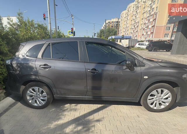 Серый Сузуки S-Cross, объемом двигателя 1.37 л и пробегом 10 тыс. км за 26000 $, фото 1 на Automoto.ua