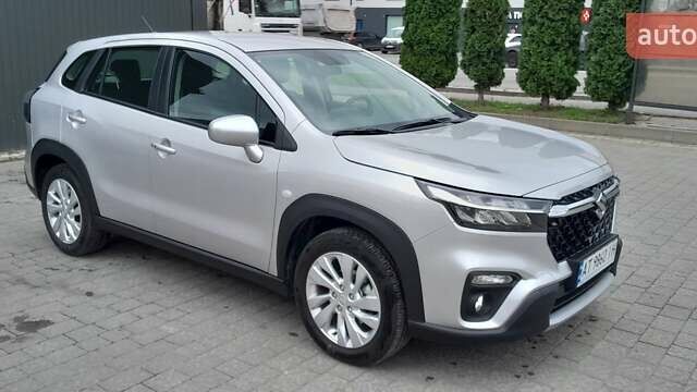 Сузуки S-Cross 2024 в Ивано-Франковске на Automoto.ua Серый Сузуки S-Cross, объемом двигателя 1.37 л и пробегом 4 тыс. км за 23929 $, фото 3 на Automoto.ua