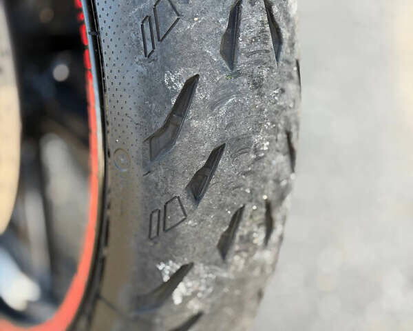 Червоний Сузукі SFV 650, об'ємом двигуна 0.65 л та пробігом 5 тис. км за 4500 $, фото 4 на Automoto.ua