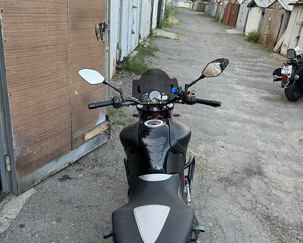 Красный Сузуки SFV 650, объемом двигателя 0.65 л и пробегом 38 тыс. км за 4700 $, фото 3 на Automoto.ua