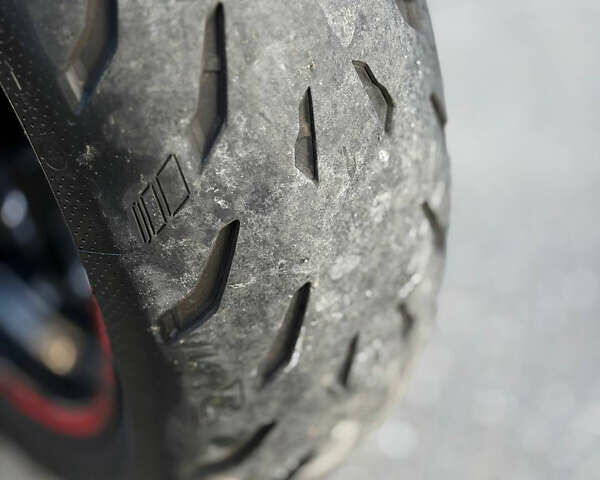 Червоний Сузукі SFV 650, об'ємом двигуна 0.65 л та пробігом 5 тис. км за 4500 $, фото 9 на Automoto.ua