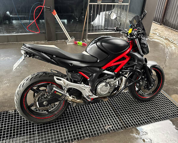 Красный Сузуки SFV 650, объемом двигателя 0.65 л и пробегом 38 тыс. км за 4700 $, фото 2 на Automoto.ua