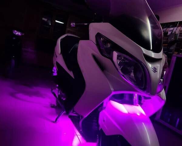 Белый Сузуки Skywave 250, объемом двигателя 0.25 л и пробегом 38 тыс. км за 2600 $, фото 8 на Automoto.ua