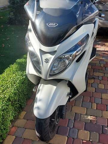 Белый Сузуки Skywave 250, объемом двигателя 0.39 л и пробегом 51 тыс. км за 2908 $, фото 2 на Automoto.ua