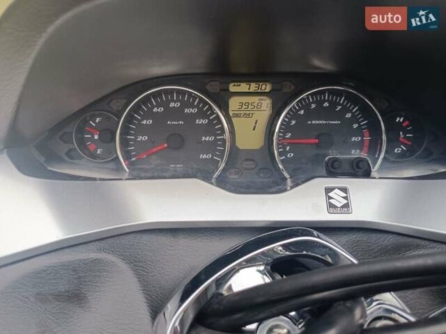 Белый Сузуки Skywave 250, объемом двигателя 0.25 л и пробегом 39 тыс. км за 2400 $, фото 5 на Automoto.ua