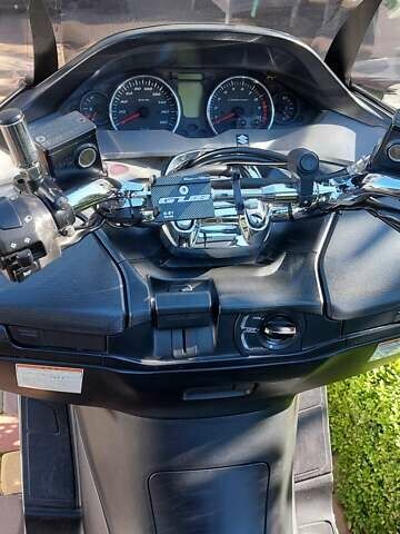 Белый Сузуки Skywave 250, объемом двигателя 0.39 л и пробегом 51 тыс. км за 2908 $, фото 4 на Automoto.ua