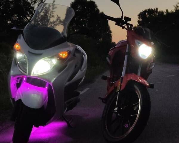 Белый Сузуки Skywave 250, объемом двигателя 0.25 л и пробегом 38 тыс. км за 2600 $, фото 2 на Automoto.ua