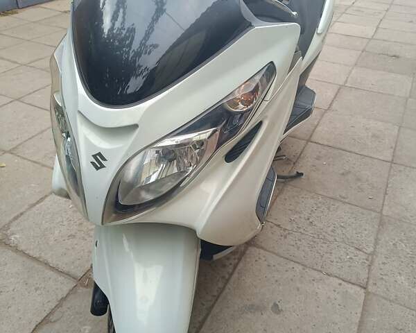 Белый Сузуки Skywave 250, объемом двигателя 0.25 л и пробегом 39 тыс. км за 2400 $, фото 2 на Automoto.ua