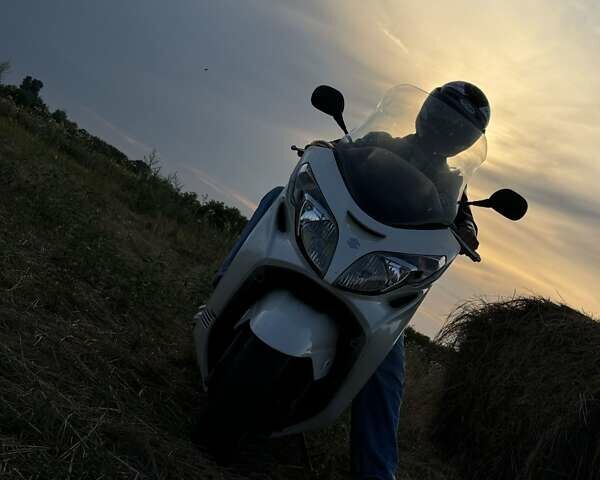 Белый Сузуки Skywave 250, объемом двигателя 0.25 л и пробегом 38 тыс. км за 2600 $, фото 5 на Automoto.ua