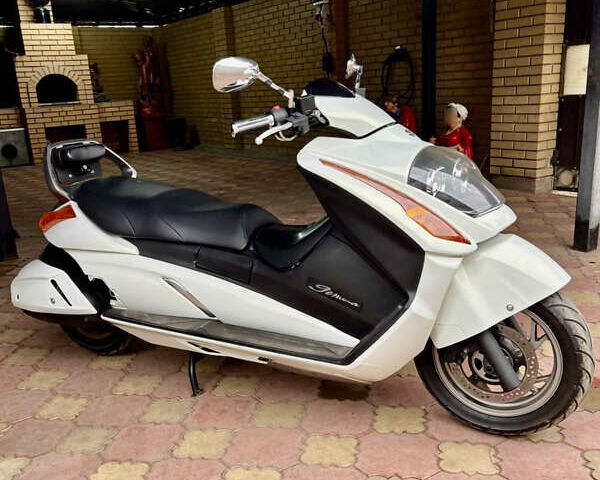 Белый Сузуки Skywave 250, объемом двигателя 0.25 л и пробегом 32 тыс. км за 2600 $, фото 1 на Automoto.ua