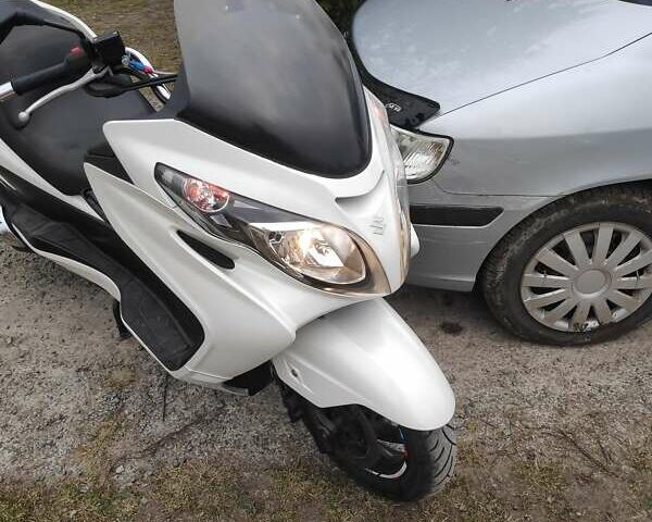 Белый Сузуки Skywave 250, объемом двигателя 0.2 л и пробегом 20 тыс. км за 2500 $, фото 4 на Automoto.ua