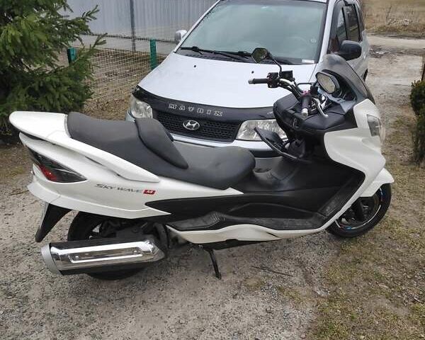 Белый Сузуки Skywave 250, объемом двигателя 0.2 л и пробегом 20 тыс. км за 2500 $, фото 3 на Automoto.ua