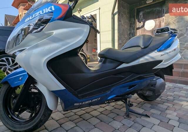 Белый Сузуки Skywave 250, объемом двигателя 0.25 л и пробегом 43 тыс. км за 2700 $, фото 19 на Automoto.ua