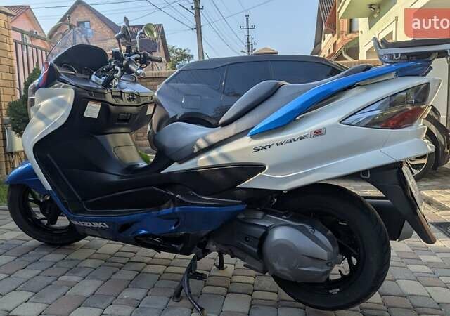 Белый Сузуки Skywave 250, объемом двигателя 0.25 л и пробегом 43 тыс. км за 2700 $, фото 29 на Automoto.ua