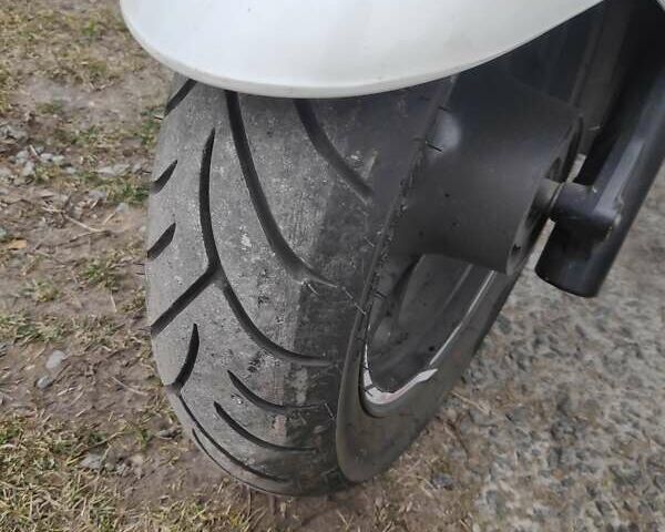 Белый Сузуки Skywave 250, объемом двигателя 0.2 л и пробегом 20 тыс. км за 2500 $, фото 5 на Automoto.ua