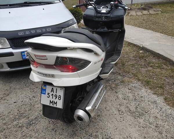 Белый Сузуки Skywave 250, объемом двигателя 0.2 л и пробегом 20 тыс. км за 2500 $, фото 2 на Automoto.ua