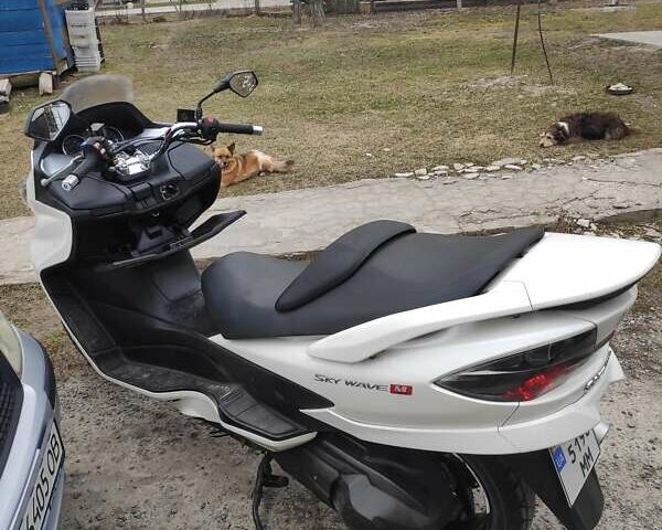 Белый Сузуки Skywave 250, объемом двигателя 0.2 л и пробегом 20 тыс. км за 2500 $, фото 1 на Automoto.ua