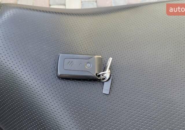 Белый Сузуки Skywave 250, объемом двигателя 0.25 л и пробегом 43 тыс. км за 2700 $, фото 12 на Automoto.ua