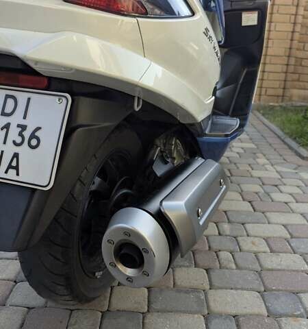 Белый Сузуки Skywave 250, объемом двигателя 0.25 л и пробегом 43 тыс. км за 2700 $, фото 27 на Automoto.ua