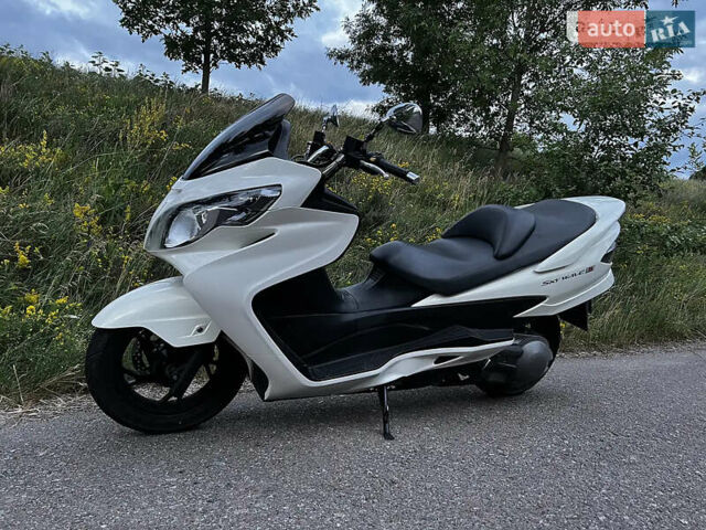 Белый Сузуки Skywave 250, объемом двигателя 0.2 л и пробегом 20 тыс. км за 2500 $, фото 7 на Automoto.ua