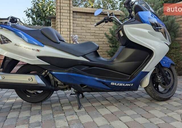 Белый Сузуки Skywave 250, объемом двигателя 0.25 л и пробегом 43 тыс. км за 2700 $, фото 22 на Automoto.ua