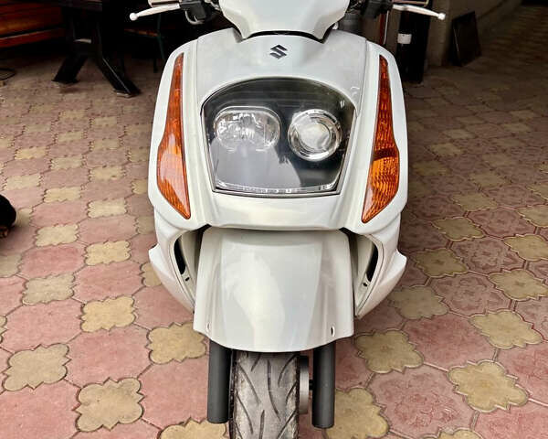 Белый Сузуки Skywave 250, объемом двигателя 0.25 л и пробегом 32 тыс. км за 2600 $, фото 4 на Automoto.ua