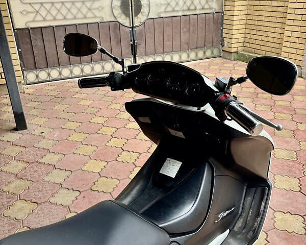 Белый Сузуки Skywave 250, объемом двигателя 0.25 л и пробегом 32 тыс. км за 2600 $, фото 5 на Automoto.ua