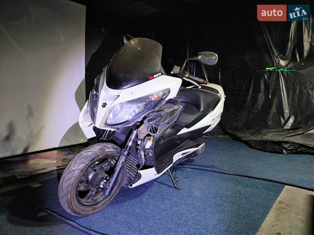 Білий Сузукі Skywave 250, об'ємом двигуна 0.25 л та пробігом 26 тис. км за 1850 $, фото 13 на Automoto.ua