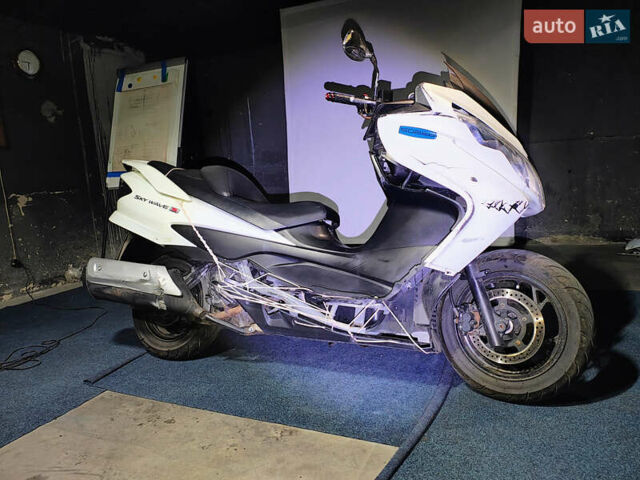 Білий Сузукі Skywave 250, об'ємом двигуна 0.25 л та пробігом 26 тис. км за 1850 $, фото 14 на Automoto.ua