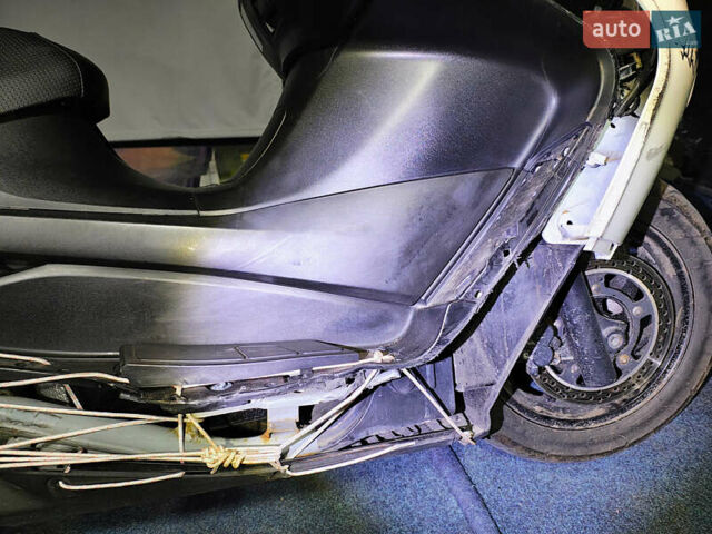 Білий Сузукі Skywave 250, об'ємом двигуна 0.25 л та пробігом 26 тис. км за 1850 $, фото 4 на Automoto.ua