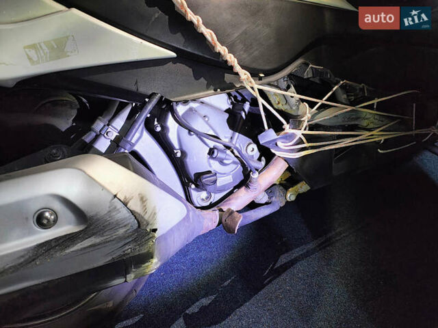 Білий Сузукі Skywave 250, об'ємом двигуна 0.25 л та пробігом 26 тис. км за 1850 $, фото 5 на Automoto.ua