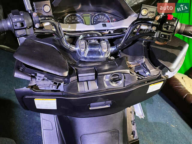 Білий Сузукі Skywave 250, об'ємом двигуна 0.25 л та пробігом 26 тис. км за 1850 $, фото 9 на Automoto.ua