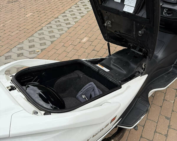 Белый Сузуки Skywave 250, объемом двигателя 0.25 л и пробегом 28 тыс. км за 2500 $, фото 5 на Automoto.ua