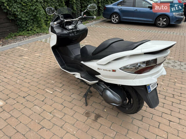 Белый Сузуки Skywave 250, объемом двигателя 0.25 л и пробегом 28 тыс. км за 2500 $, фото 2 на Automoto.ua