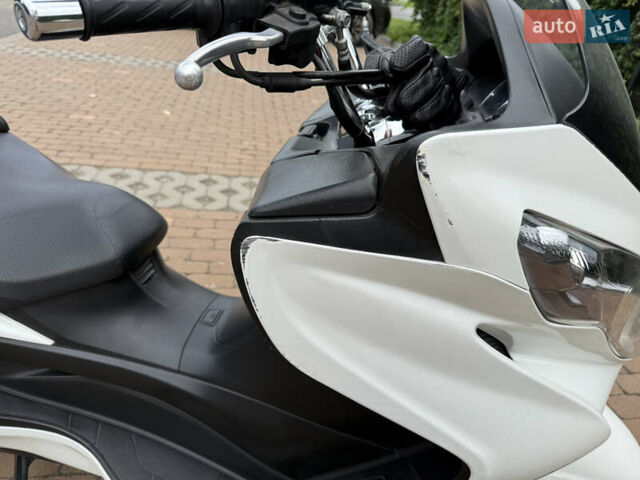 Белый Сузуки Skywave 250, объемом двигателя 0.25 л и пробегом 28 тыс. км за 2500 $, фото 7 на Automoto.ua