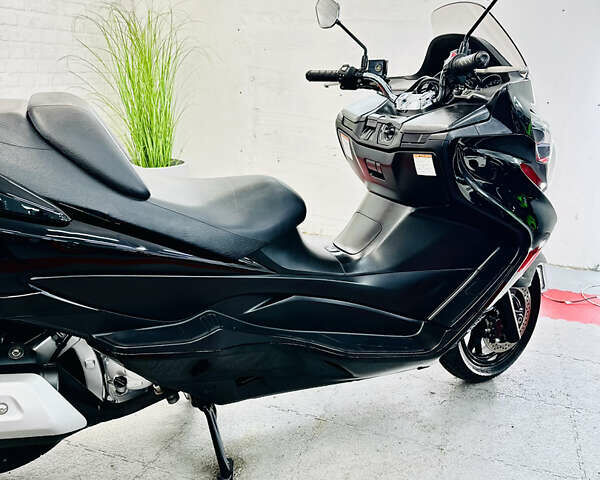 Черный Сузуки Skywave 250, объемом двигателя 0.25 л и пробегом 23 тыс. км за 2200 $, фото 5 на Automoto.ua