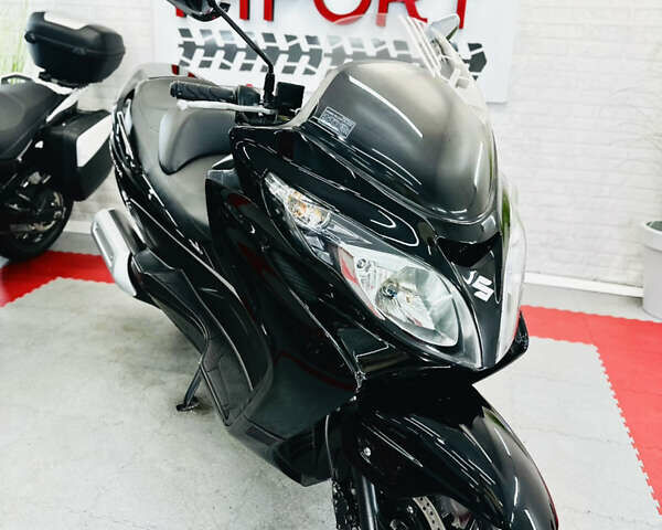 Черный Сузуки Skywave 250, объемом двигателя 0.25 л и пробегом 23 тыс. км за 2200 $, фото 3 на Automoto.ua