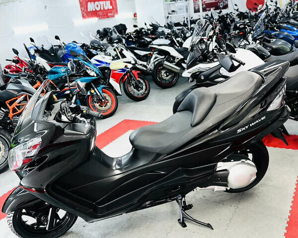 Черный Сузуки Skywave 250, объемом двигателя 0.25 л и пробегом 23 тыс. км за 2200 $, фото 8 на Automoto.ua