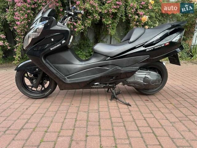 Черный Сузуки Skywave 250, объемом двигателя 0 л и пробегом 38 тыс. км за 2000 $, фото 2 на Automoto.ua