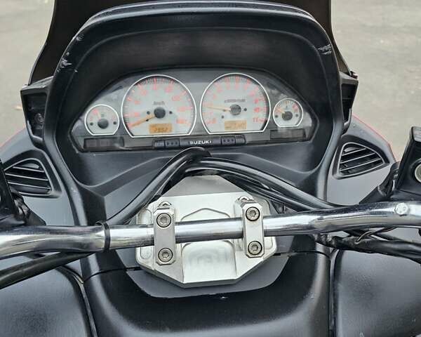 Красный Сузуки Skywave 250, объемом двигателя 0.25 л и пробегом 29 тыс. км за 1800 $, фото 1 на Automoto.ua