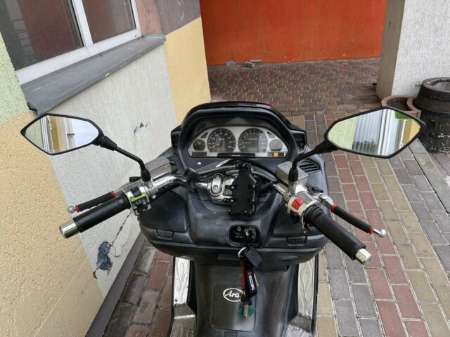 Сузуки Skywave 250, объемом двигателя 0.25 л и пробегом 0 тыс. км за 2000 $, фото 4 на Automoto.ua